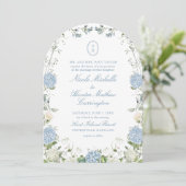 Blue Hydrangea Monogram Wedding Arch Invitation (Debout devant)