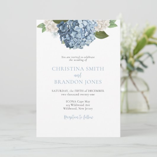 Blue Hydrangea Wedding Invitations (Debout devant)