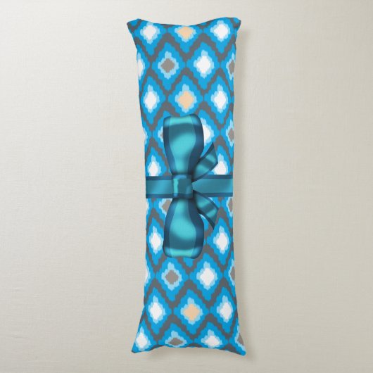 Blue Ikat Diamonds Pattern and Blue Bow Custom Lichaamskussen (Voorkant Verticaal)
