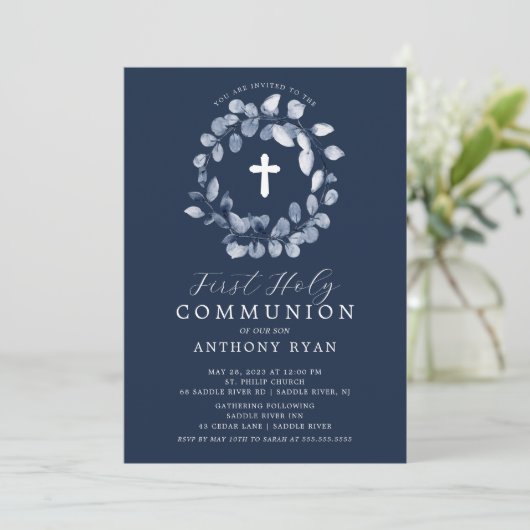 Blue Leaf Boys First Communion Invitation (Debout devant)