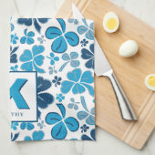 Blue Lucky Shamrock Clover Pattern Monogrammed Theedoek (Quarter Fold)