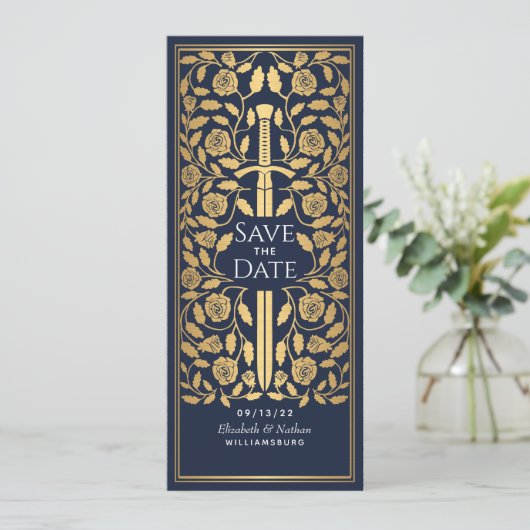 Blue Medieval Sword Enregistrer la date Invitation (Debout devant)