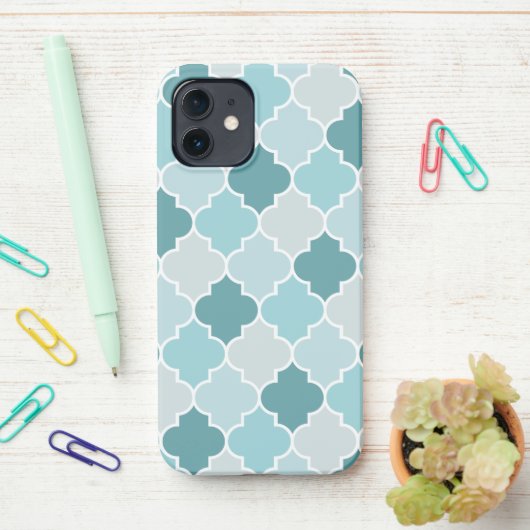 Blue Moroccan Trellis, Latticework, Quatrefoil iPhone Hoesje (Op bureau)