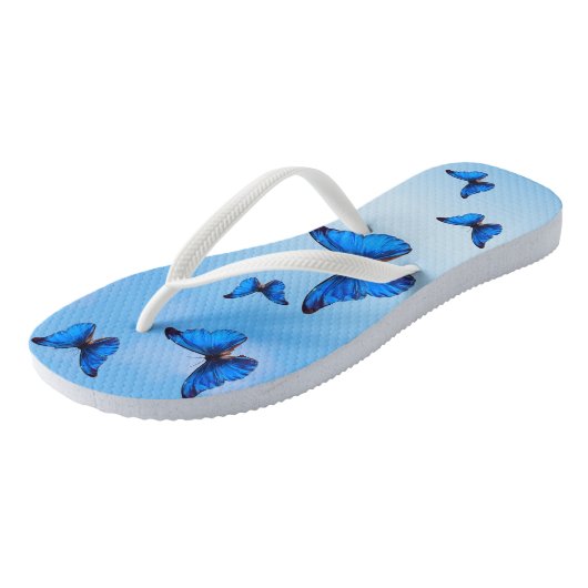 Blue Morpho Butterflies vliegen in Sky Teenslippers (Schuin)
