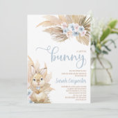 Blue Pampas Grass Boy Bunny Baby shower Invitation Kaart (Staand voorkant)