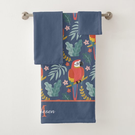 Blue Parrot Tropical Monogram Solid Blue Bad Handdoek (Insitu)