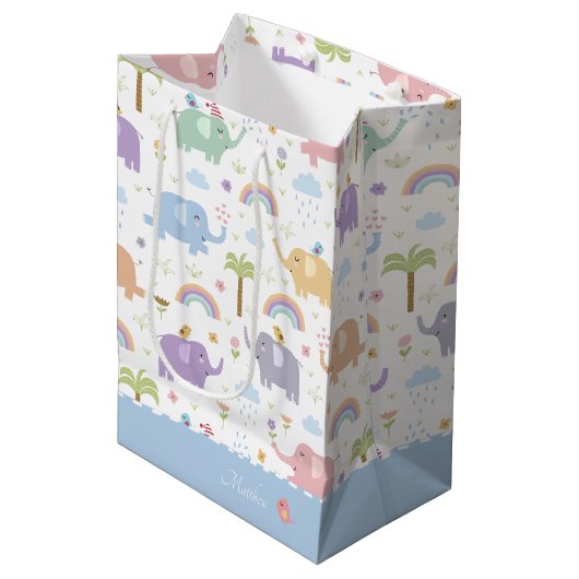 Blue Pastel Elephant Pattern for Little Boy Party Medium Cadeauzakje (Voorkant Gekanteld)