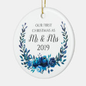 Blue Peonies First Kerstmis als Mr & Mrs. Keramisch Ornament (Links)