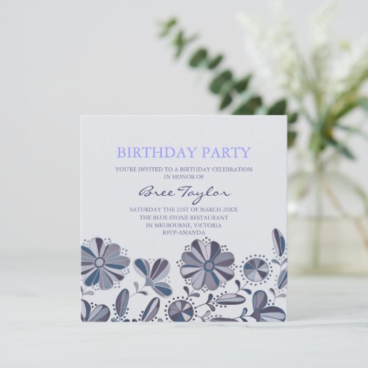 Blue Retro Flower Design Verjaardag Uitnodiging (Staand voorkant)