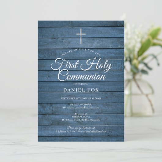 Blue Rustic Wood First Holy Communion Invitation (Debout devant)