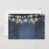 Blue Rustic Wood String Lights Westerne bruiloft RSVP Kaartje (Achterkant)