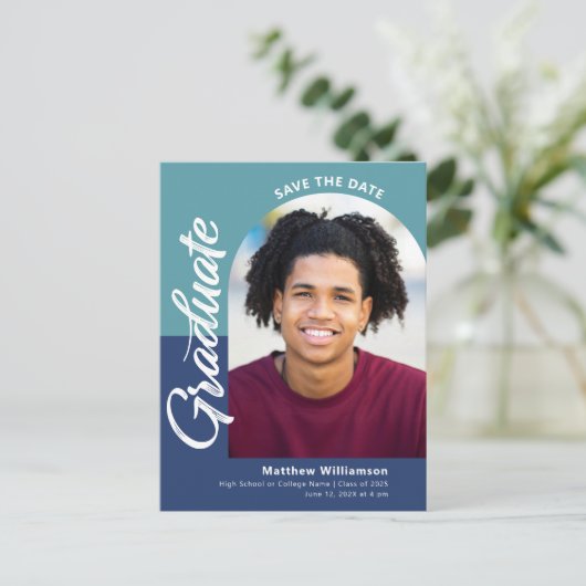 Blue Save Date Afstuderen Photo Bold Arch Script Uitnodiging Briefkaart (Staand voorkant)