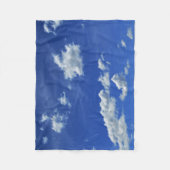 Blue Sky White Clouds Fleece Blanket (Voorkant)