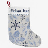 Blue Snowflakes Pinecones Monogram Kleine Kerstsok (Voorkant)