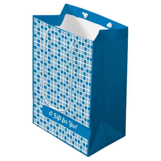 Blue Squares Patroon Medium Cadeauzakje (Voorkant Gekanteld)