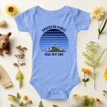 Blue Sunset Mountain Custom Family Réunion Voyage<br><div class="desc">Ce coucher de soleil vintage bleu cool sur les montagnes rocheuses dans la nature fait une image magnifique pour un maillot de bébé pour une réunion de famille, voyage sur la route ou vacances d'été. Commémorez votre voyage en montagne avec cette tenue pour bébé. Ajoutez simplement votre nom de famille...</div>