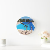 Blue swimming pool with steps at sea ronde klok (Huis)