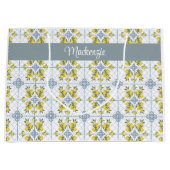 Blue Tile French Country Lemon Name Monogram Groot Cadeauzakje (Voorkant)
