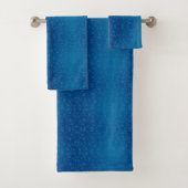 Blue towels with polka dots hang on a silver rod bad handdoek (Insitu)