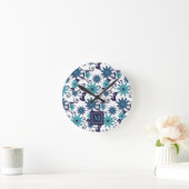Blue Turquoise Flowers Monogram Ronde Klok (Huis)