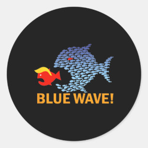 Blue Wave 2024 Grappige Grote Vis Eet Kleine Vis T Ronde Sticker