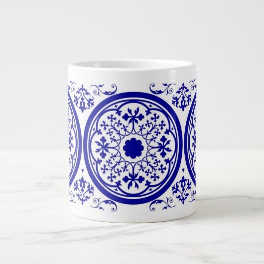 Blue White gothic Tile Pattern Extra Grote Beker (Voorkant)