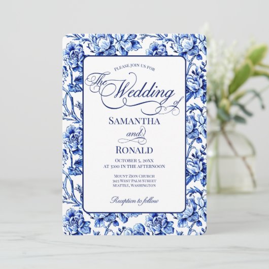 Blue & White w Calligraphy Floral Toile Wedding Kaart (Staand voorkant)