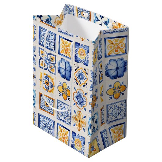 Blue White Yellow Tiles Pattern Wine, Small, Medium Cadeauzakje (Voorkant Gekanteld)