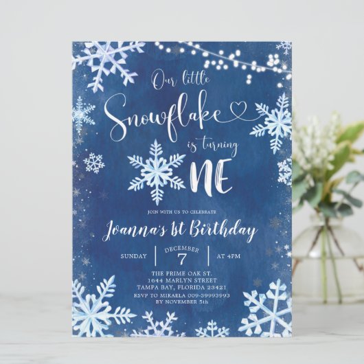 Blue Winter Snowflake Invitation pour le premier a (Debout devant)