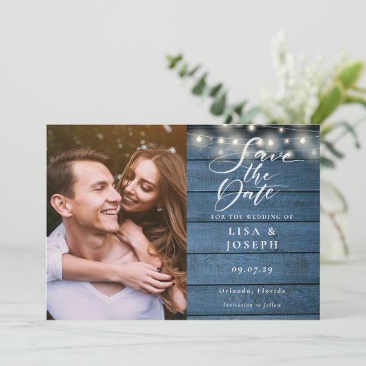 Blue Wood String Lights Script Photo Weddenschap Save The Date (Staand voorkant)