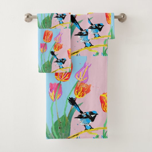 Blue Wren Bird Rose et fleurs bleues Serviette Set (En situation)