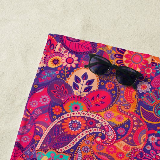 Blush Bloom: Artistiek Roze Tuin Patroon Strandlaken (In situ)