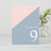 Blush Dusty Blue Monogram Trouwtafel Nummer Kaart (Staand voorkant)