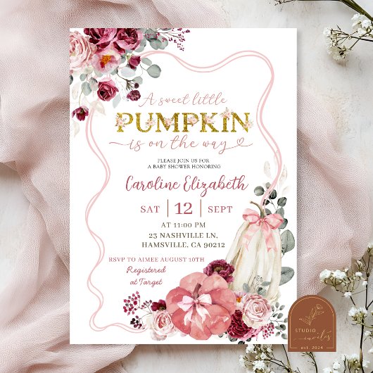 Blush en Burgundy Coquette Pumpkin Baby Shower Kaart