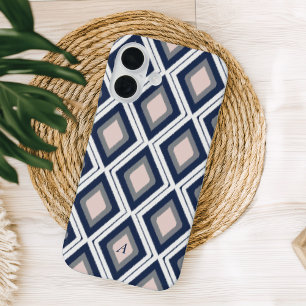 Blush en Navy Diamond Ikat Patroon Monogram iPhone 16 Hoesje
