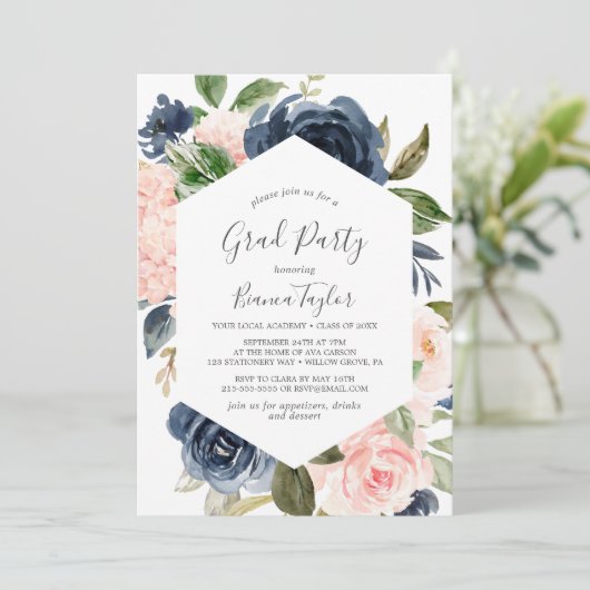 Blush en Navy Flowers | Witte GraduPartij Kaart (Staand voorkant)