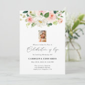 Blush Floral Célébration Des Invitations À Vie (Debout devant)