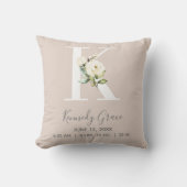 Blush Floral Letter K Monogram Baby Birth Stats Kussen (Voorkant)