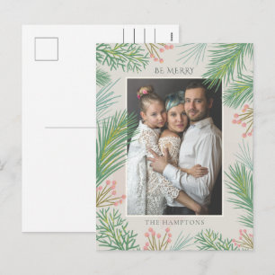 Blush Forest Pine Holly Berry Foto Feestdagenkaart