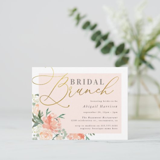 Blush & Gold Script Bloemen Bruids Brunch Uitnodiging Briefkaart (Staand voorkant)