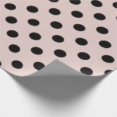 Blush Pink & Black Polka Dots Dot Pattern Cadeaupapier (Hoek)
