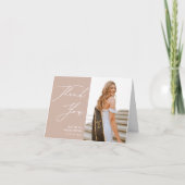 Blush Pink Elegant Script Simple Photo Afstuderen Bedankkaart (Voorkant)