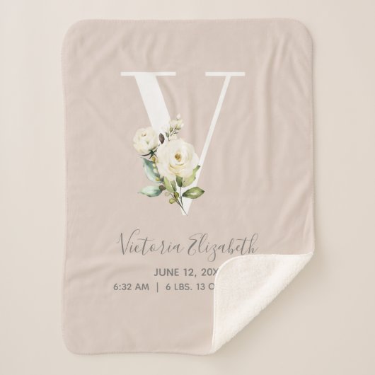 Blush Pink Floral Letter V Baby Script Birth Stats Sherpa Deken (Voorkant)