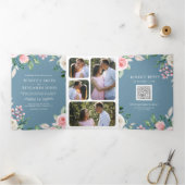 Blush Pink Floral QR Code Dusty Blue Wedding Drieluik Uitnodiging (Binnen)