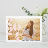 Blush Pink Modern Class of 2024 Foto Afstuderen Kaart (Staand voorkant)