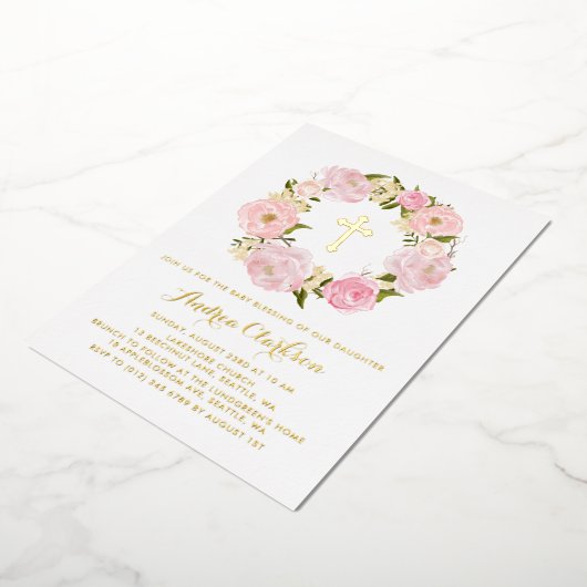 Blush Pink Peony Floral Wreath Baby Blessing Folie Uitnodiging (Gedraaid)