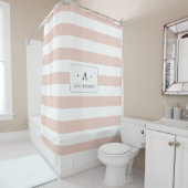 Blush Pink Stripe Familienaam & Monogram Douchegordijn (In situ)