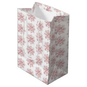 Blush Pink White Snowflakes Christmas Medium Cadeauzakje (Voorkant Gekanteld)