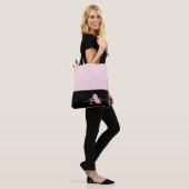 Blush Pink Zwart Wit Monogram Script Modern Draagtas (Op model)