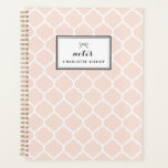 Blush Quatrefoil Motif personnalisé<br><div class="desc">Blush Quatrefoil Motif Planificateur personnalisé. Planificateur moderne personnalisable avec un motif en quatrefoil blanc et roux. Ce carnet moderne et chic sera parfait comme un cadeau personnalisé.</div>